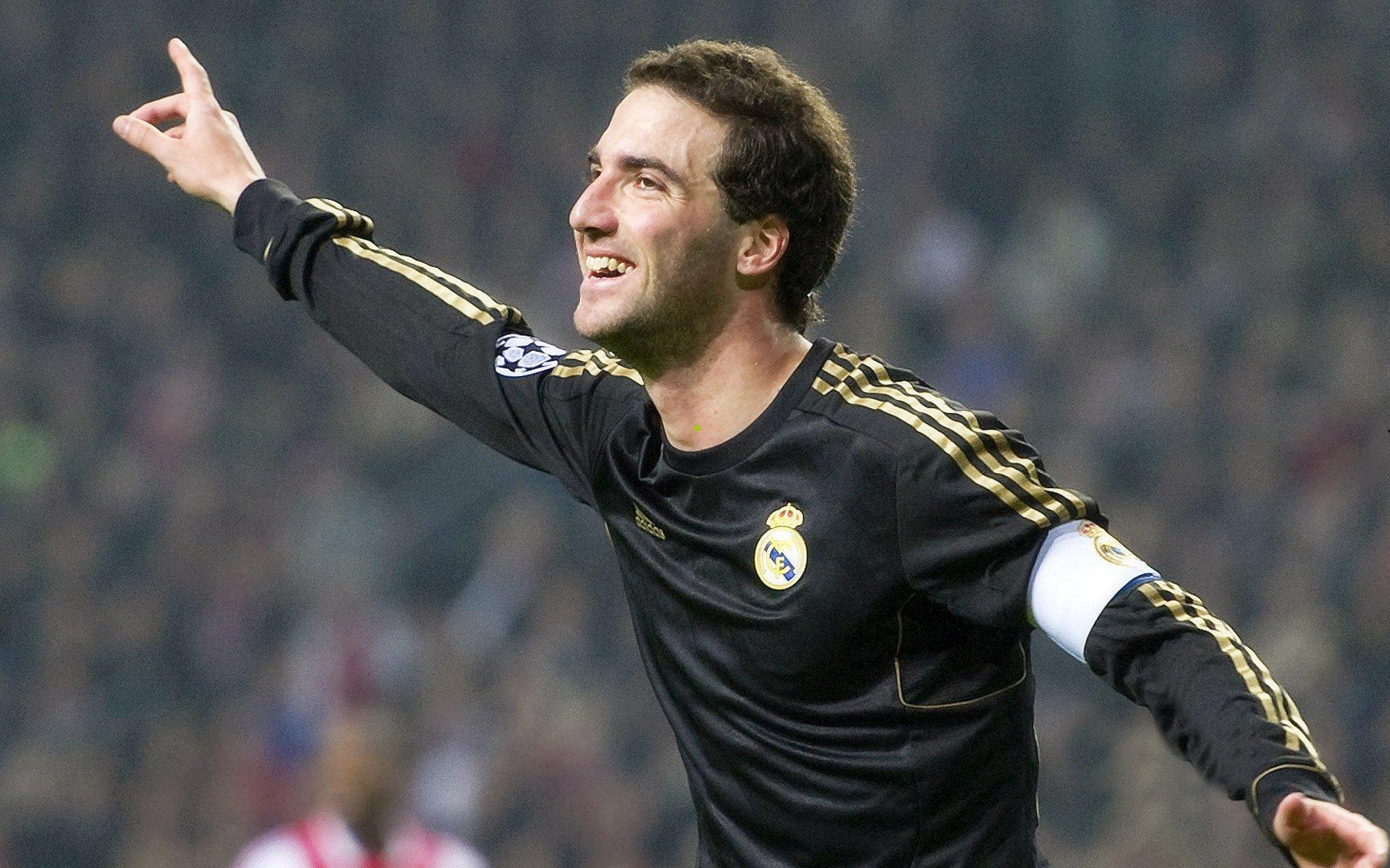 拜仁慕尼黑与勒沃库森争夺16岁中场天才艾希霍恩，柏林赫塔标价2000万欧元引关注