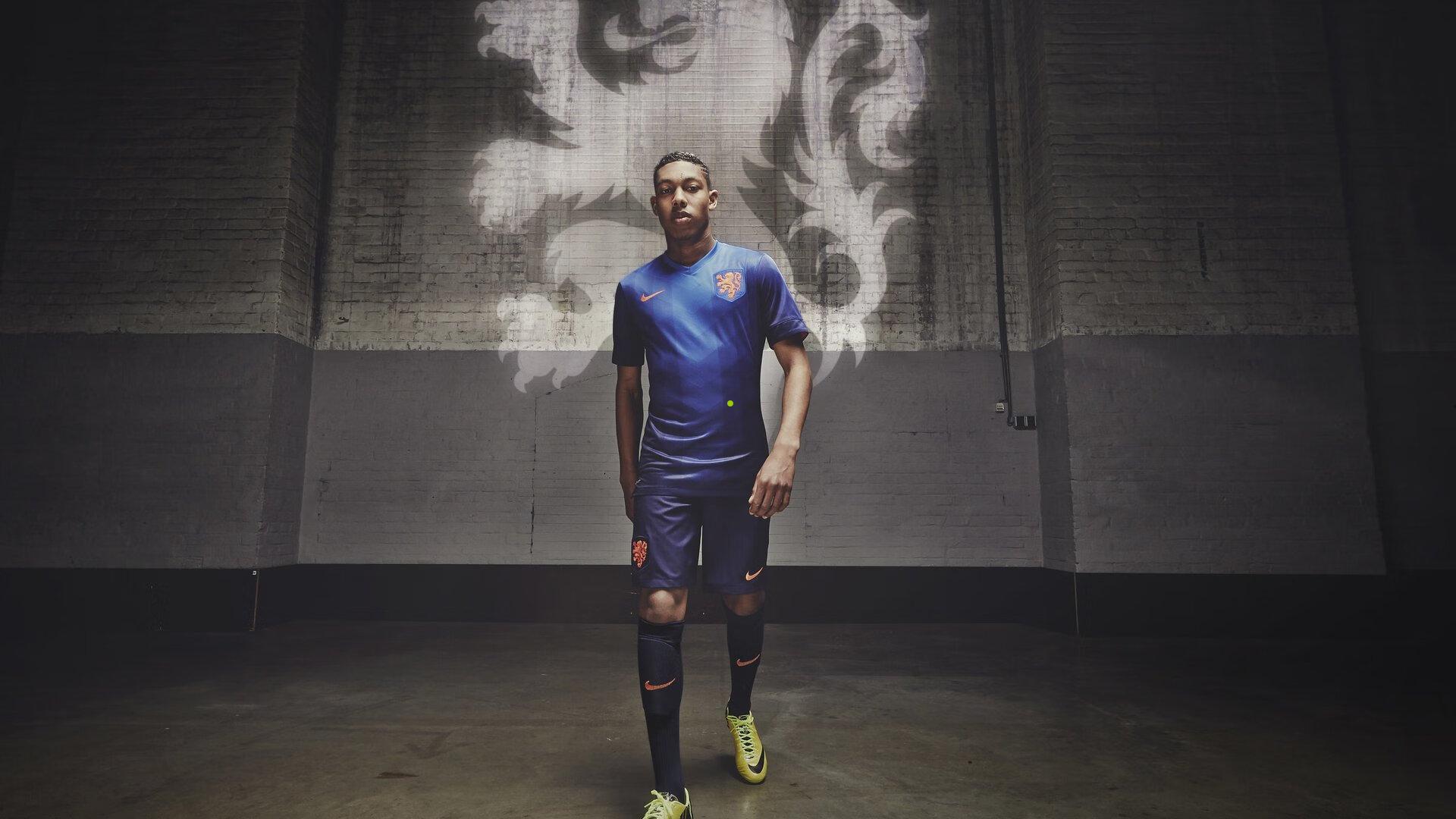 欧洲观众为之倾倒,LPL内战化身视觉盛宴,凤凰队与IG联袂演绎宣传片级对决