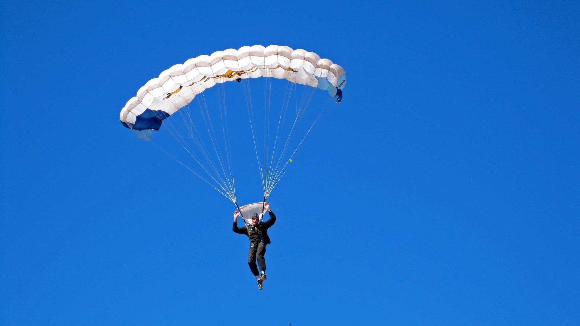 KT势如破竹轻取TL,成功锁定S8小组赛C组出线资格